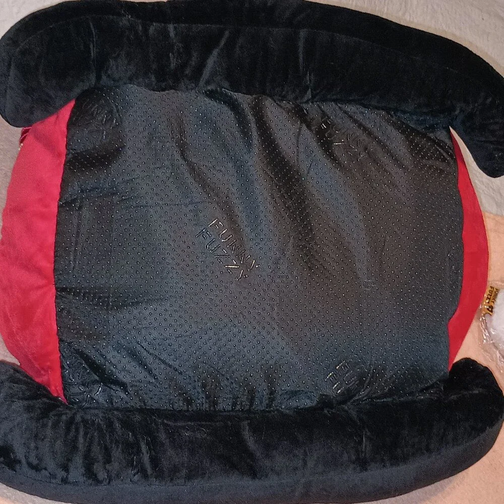 NEW Funny Fuzzy Festive Sleigh Dog Bed Christmas Sleigh Small